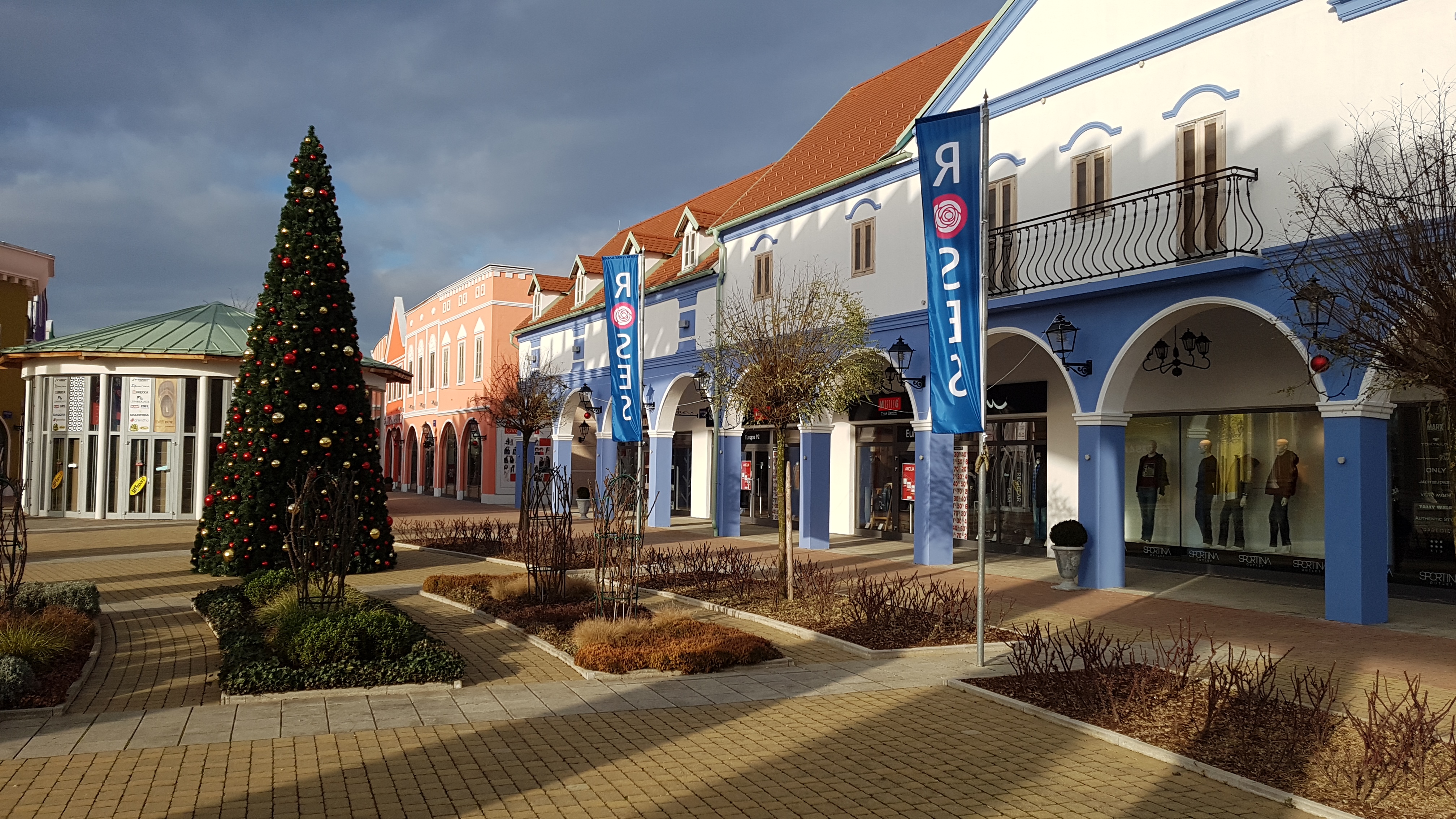 Zastava za Roses Designer Outlet